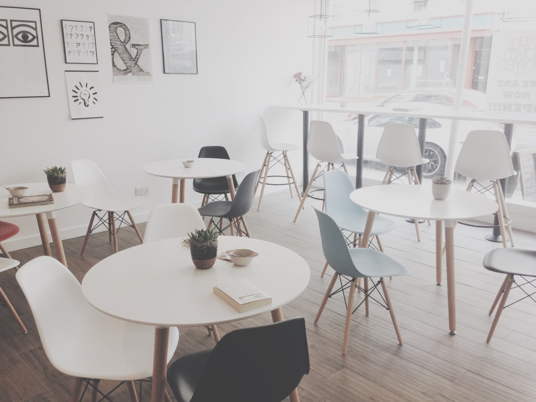 El Auge de las Cafeterías como Espacios de Trabajo y Estudio: ¿Qué los Hace tan Atractivos?